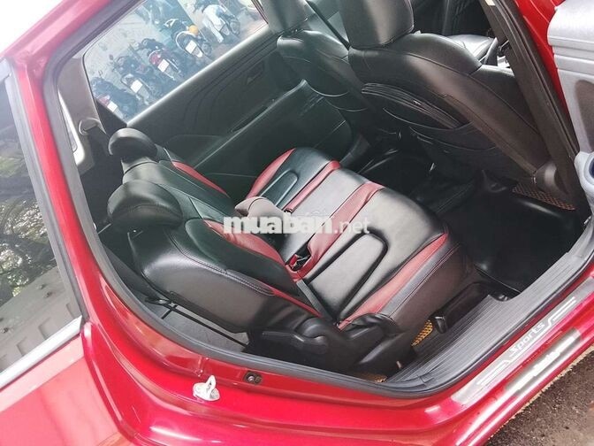 Hyundai Stargazer 7 chỗ tự động đỏ