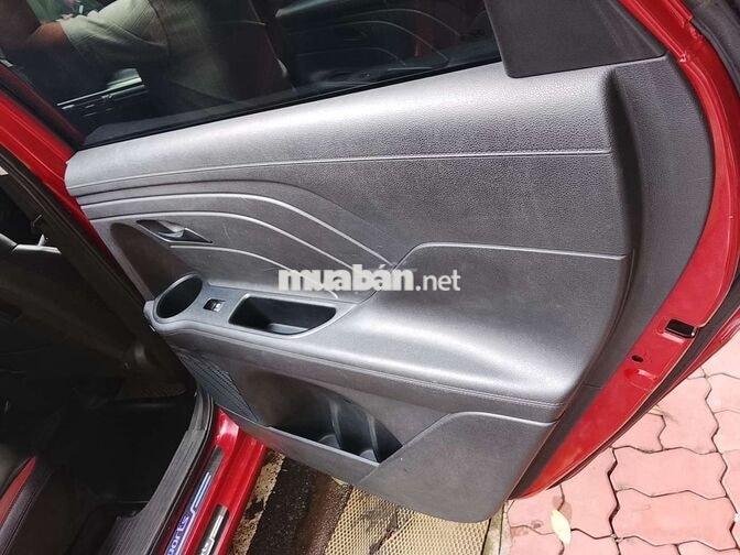 Hyundai Stargazer 7 chỗ tự động đỏ
