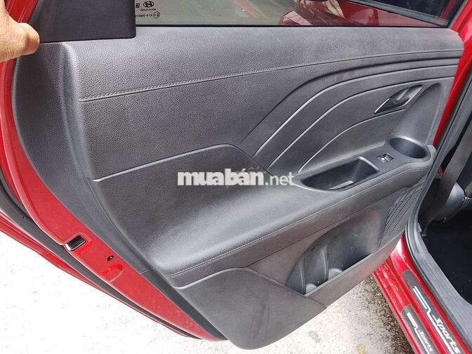 Hyundai Stargazer 7 chỗ tự động đỏ