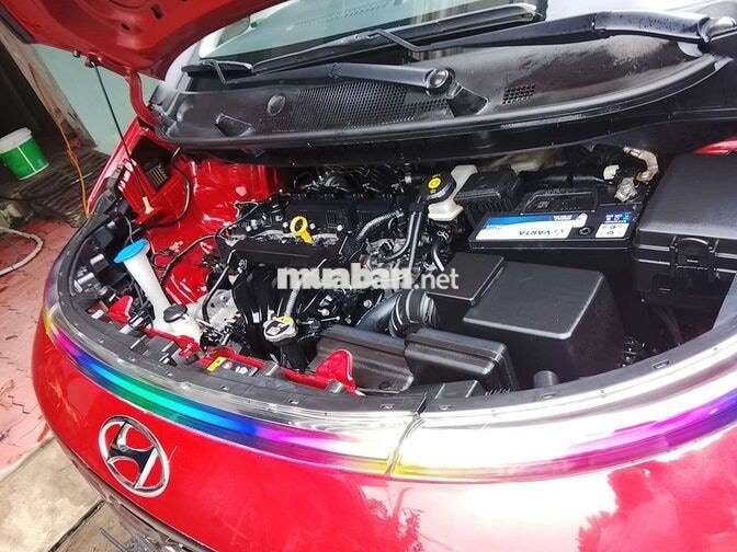 Hyundai Stargazer 7 chỗ tự động đỏ