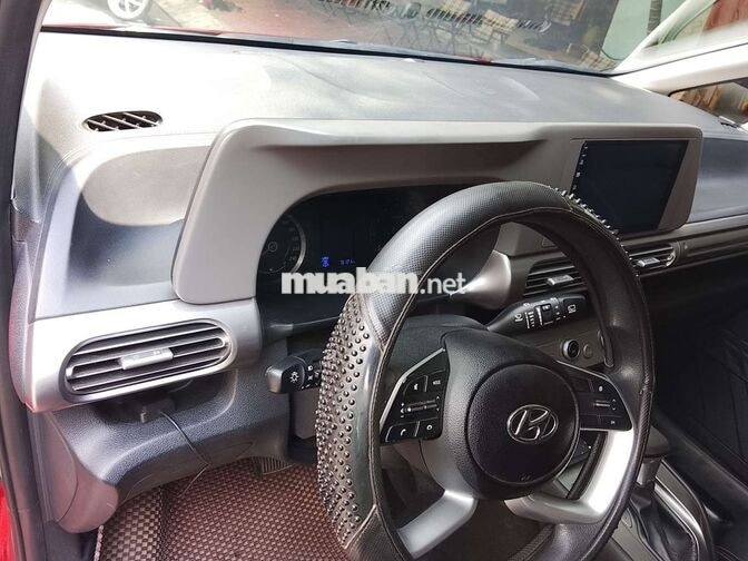 Hyundai Stargazer 7 chỗ tự động đỏ