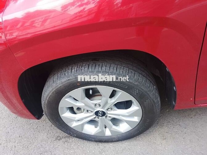 Hyundai Stargazer 7 chỗ tự động đỏ