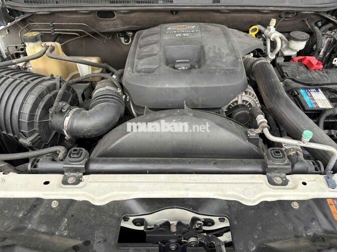 Chevrolet Trailblazer LT 7 chỗ trắng