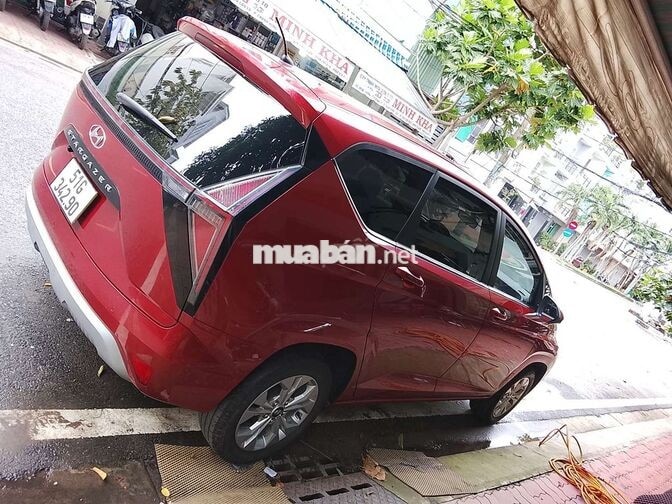 Hyundai Stargazer 7 chỗ tự động đỏ