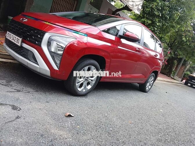 Hyundai Stargazer 7 chỗ tự động đỏ