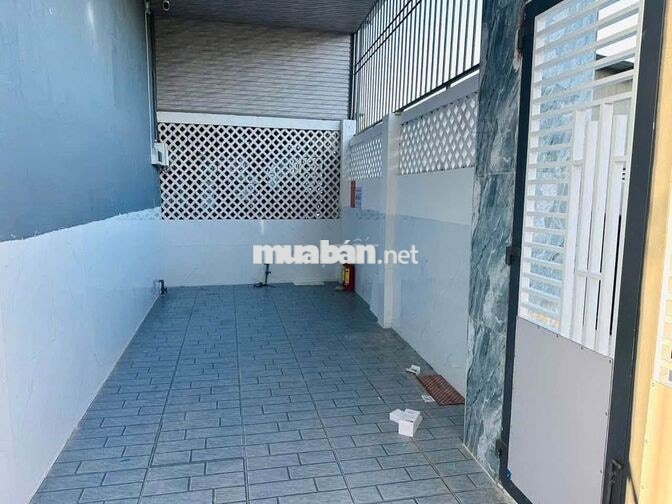 2tỷ4 Bán nhà trọ 12 phòng đường Tân Xuân, gần Bv Hóc Môn (71m2) SHR