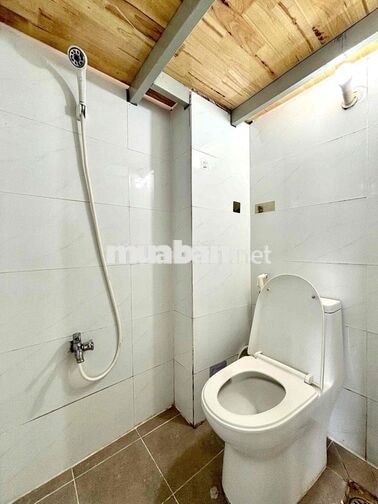 PHÒNG CÓ BAN CÔNG GÁC CAO ĐỨNG ĐƯỢC ĐI BỘ TỚI UFM KCX GẦN TDT NTT PMH