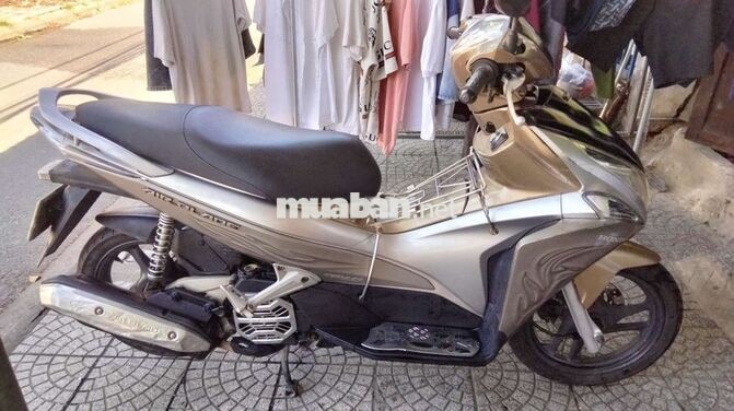 Honda Air Blade màu vàng đồng