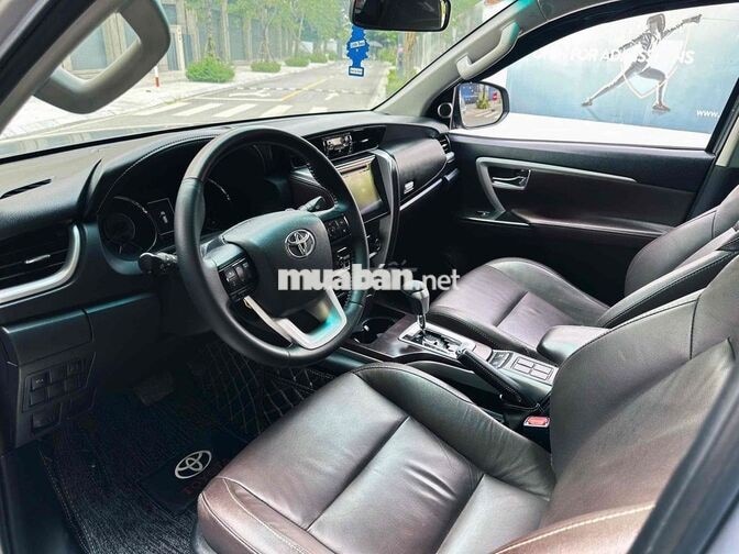 Toyota Fortuner 2018 AT 9 vạn Xám