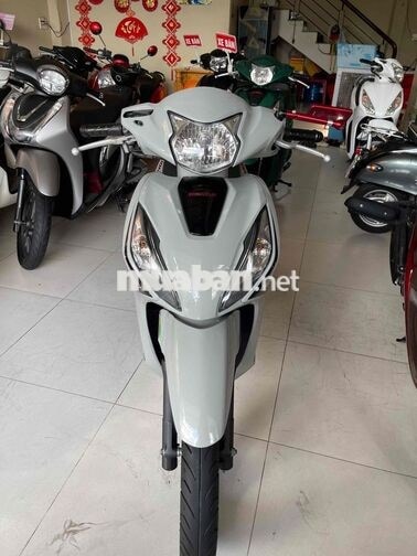 vison 2023 . bánh lớn. lướt 3k km . zin nguyen bản