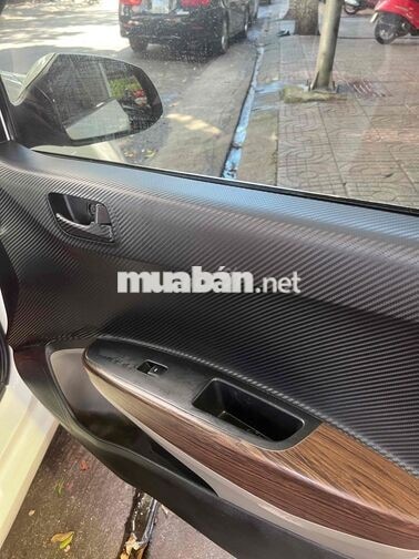 Hyundai Grand i10 2015 5 chỗ trắng