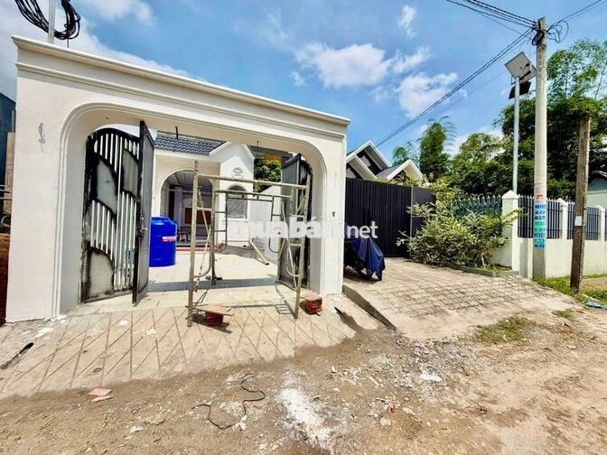 cần bán gấp căn nhà vị trí đẹp