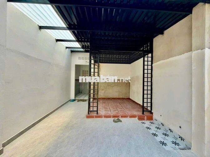 cần bán gấp căn nhà vị trí đẹp