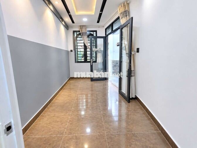 NHÀ 2 PHÒNG MÁY LẠNH CÁCH MẠNG THÁNG 8