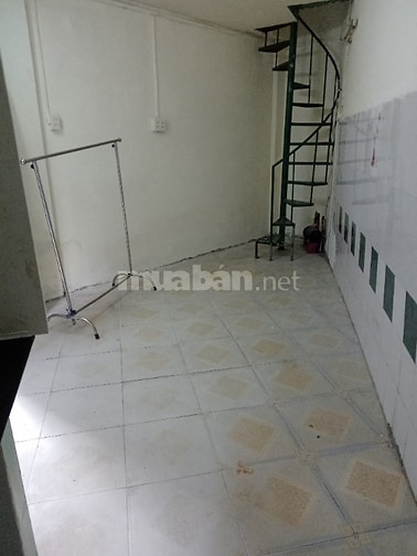 Chính chủ cho thuê nhà NHỎ nguyên căn KHÔNG vuông vức