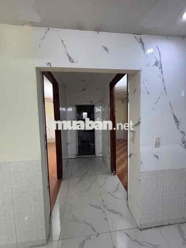 NHÀ MẶT TIỀN (SÂN XE HƠI ) 2 PN NGAY CHỢ CẦU ĐỒNG GIÁ 7,5 TRIỆU