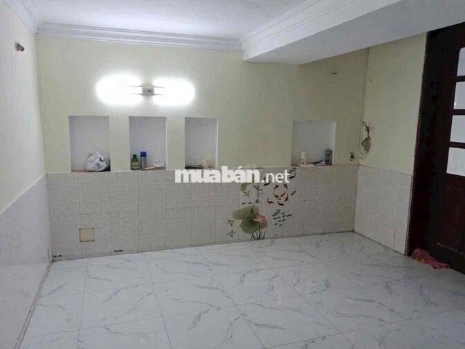 NHÀ MẶT TIỀN (SÂN XE HƠI ) 2 PN NGAY CHỢ CẦU ĐỒNG GIÁ 7,5 TRIỆU
