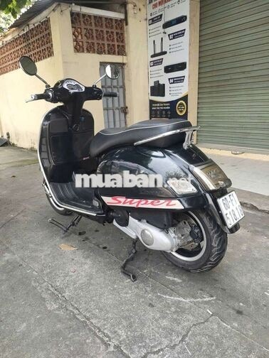 Piaggio Vespa GTS màu đen