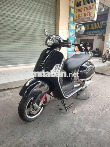 Piaggio Vespa GTS màu đen