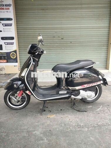Piaggio Vespa GTS màu đen