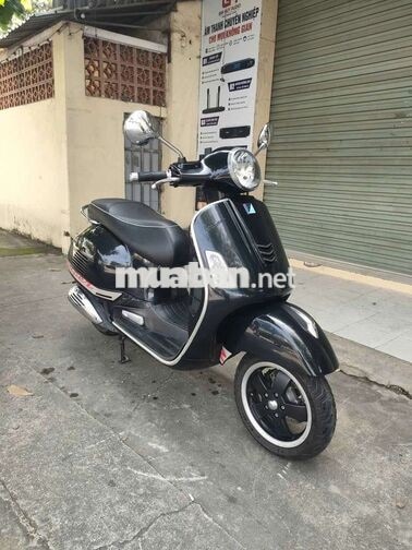 Piaggio Vespa GTS màu đen