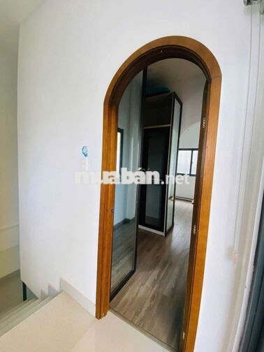 Nhà Phú Thọ gần nhà thờ Giáo Xứ Bà Lụa, 3 phòng, giá 14 triệu có bớt