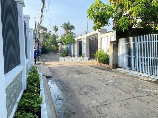 Nhà Phú Thọ gần nhà thờ Giáo Xứ Bà Lụa, 3 phòng, giá 14 triệu có bớt