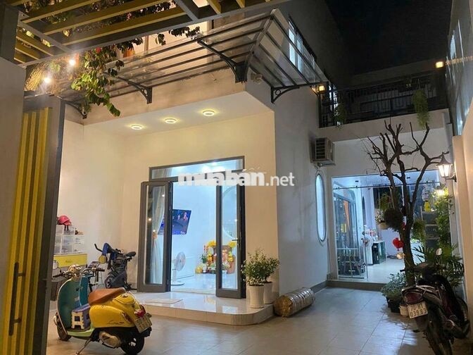 Nhà Phú Thọ gần nhà thờ Giáo Xứ Bà Lụa, 3 phòng, giá 14 triệu có bớt