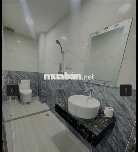 NHÀ CHOI THUE NGUYÊN CĂN CX ĐÔ THÀNH Q3 TRỆT 3 LẦU ( 6PN/7TOILET)