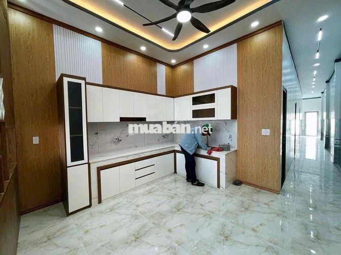 Anh 8 cần bán nhà 134m2 thổ cư 100%-shr 3phòng ngủ LK Tl10-KCN Tân Đức