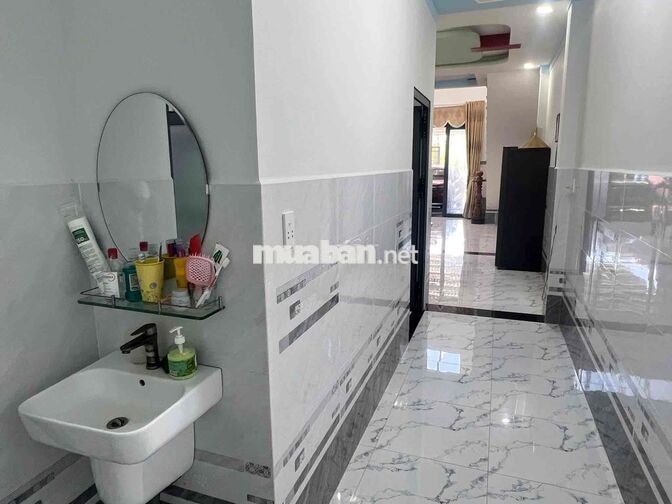 Anh 8 cần bán nhà 134m2 thổ cư 100%-shr 3phòng ngủ LK Tl10-KCN Tân Đức