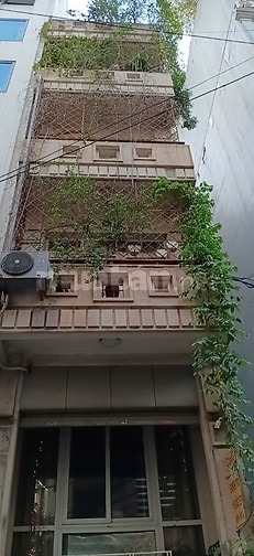 Bán nhà mặt phố , 7 tầng , đang kinh doanh cà phê. Nhà trong nội đô cũ