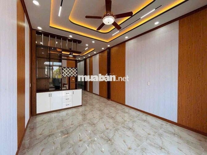 Anh 8 cần bán nhà 134m2 thổ cư 100%-shr 3phòng ngủ LK Tl10-KCN Tân Đức