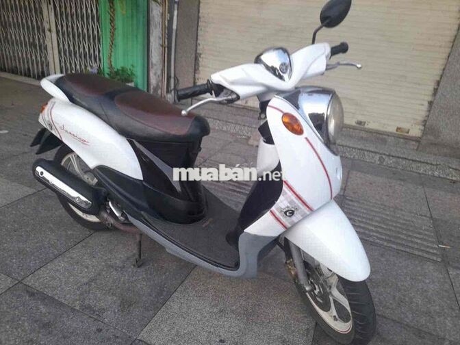 Yamaha Mio Classico 2011 trắng nâu thành phố