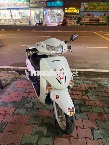 Honda SCR màu trắng