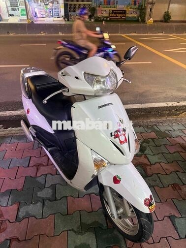Honda SCR màu trắng