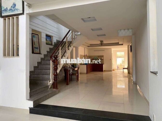 cần cho thuê nhà PĐHT  gần chợ cầu. DT 4 x20.1 trệt 1 lửng 5PN 4WS 
