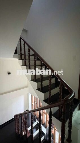 cần cho thuê nhà PĐHT  gần chợ cầu. DT 4 x20.1 trệt 1 lửng 5PN 4WS 