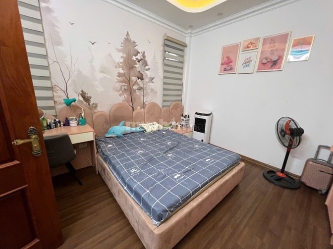 Bán nhà phân lô Pháo Đài Láng ngõ to như phố. Dt 56m2, 6t, mt 4m.