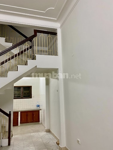 Chính chủ cho thuê nhà ngõ 4 Phố Phương Mai, quận Đống Đa