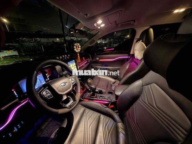 Ford Everest 2022 Ambient 7 chỗ Đen