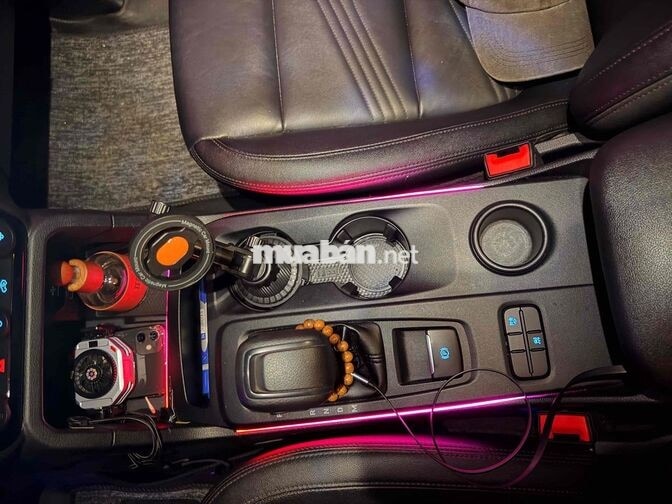 Ford Everest 2022 Ambient 7 chỗ Đen