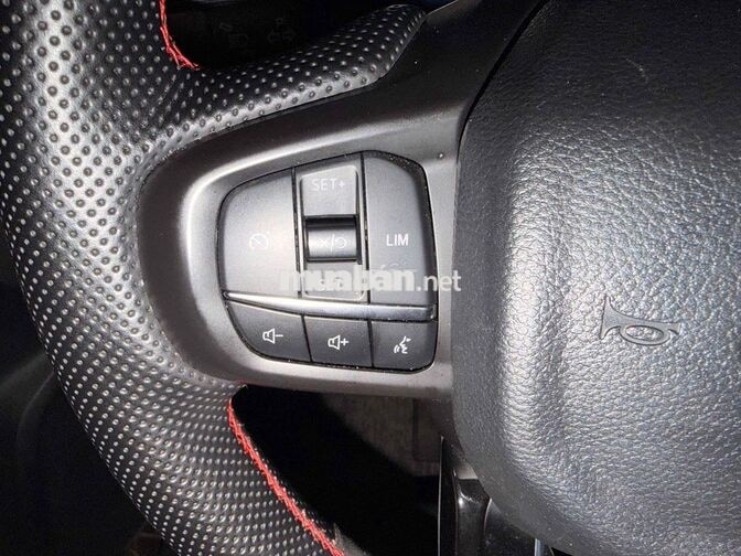 Ford Everest 2022 Ambient 7 chỗ Đen
