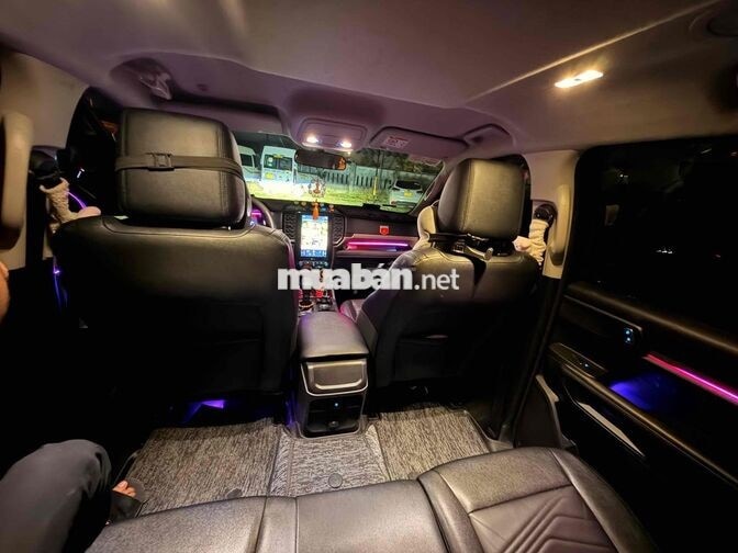 Ford Everest 2022 Ambient 7 chỗ Đen