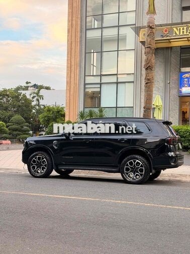Ford Everest 2022 Ambient 7 chỗ Đen