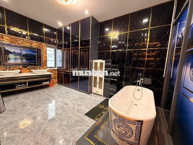 Cho thuê nhà đẹp 3 tầng MT đường Hoa Phượng, khu Euro Village 1, sát B