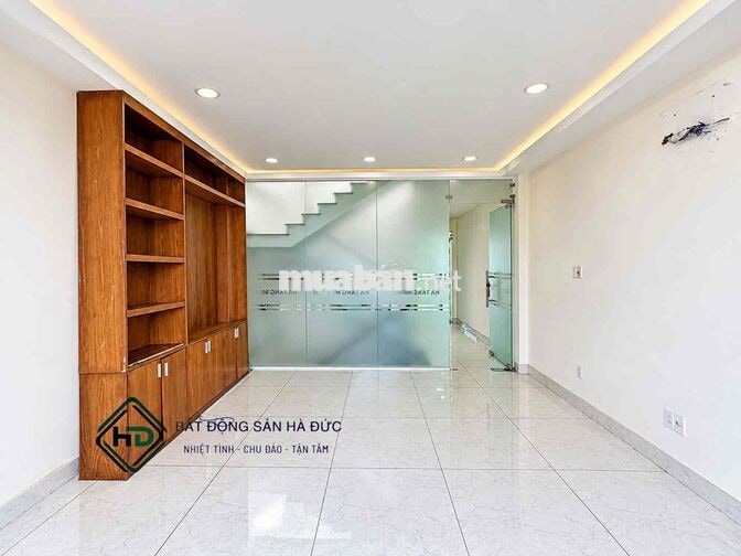 Nhà hầm trệt 3 lầu 5x20 mặt tiền đường 20m gần UBND Quận 12