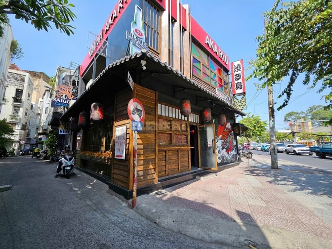 GÓC 2MT - CMT8, P.BẾN THÀNH, Q.1 - DT: 8.2m x 17m (129m2) - GIÁ: 81 TỶ