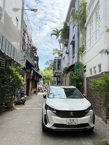 GÓC 2MT - CMT8, P.BẾN THÀNH, Q.1 - DT: 8.2m x 17m (129m2) - GIÁ: 81 TỶ