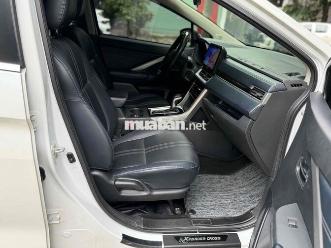 Mitsubishi Xpander Cross 2024 Trắng 7 chỗ